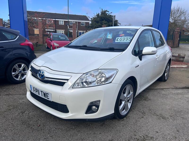 TOYOTA AURIS