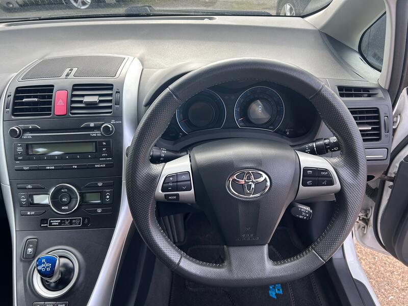 TOYOTA AURIS